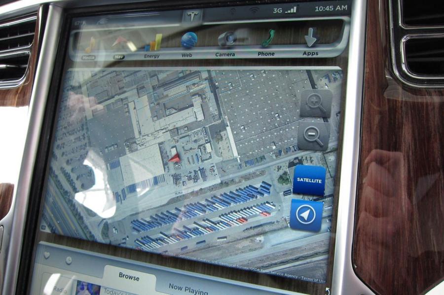  Tesla Model S Beta 2011 года  (фото 16 из 39)